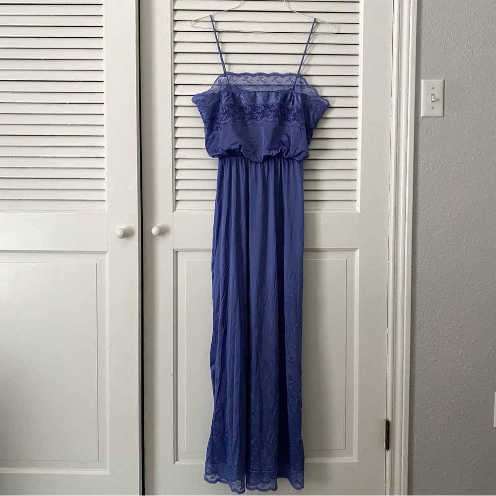 STUNNING Cornflower Blue Semi-sheer Vintage Full Length Slip - Picture 4 of 7